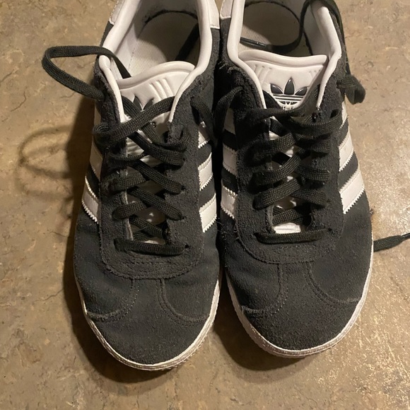 Adidas used condition size 4 - Picture 2 of 5